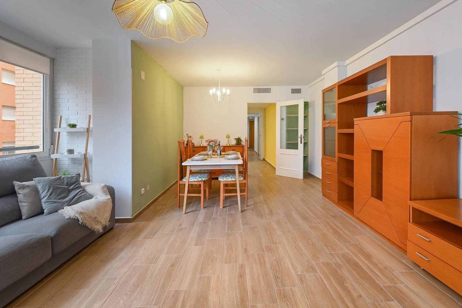 3 soveværelse Lejlighed til leje i Alicante by med swimmingpool garage - € 1.400 (Ref: 9326433)