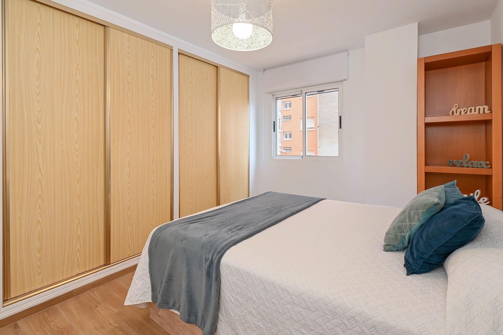 3 soveværelse Lejlighed til leje i Alicante by med swimmingpool garage - € 1.400 (Ref: 9326433)