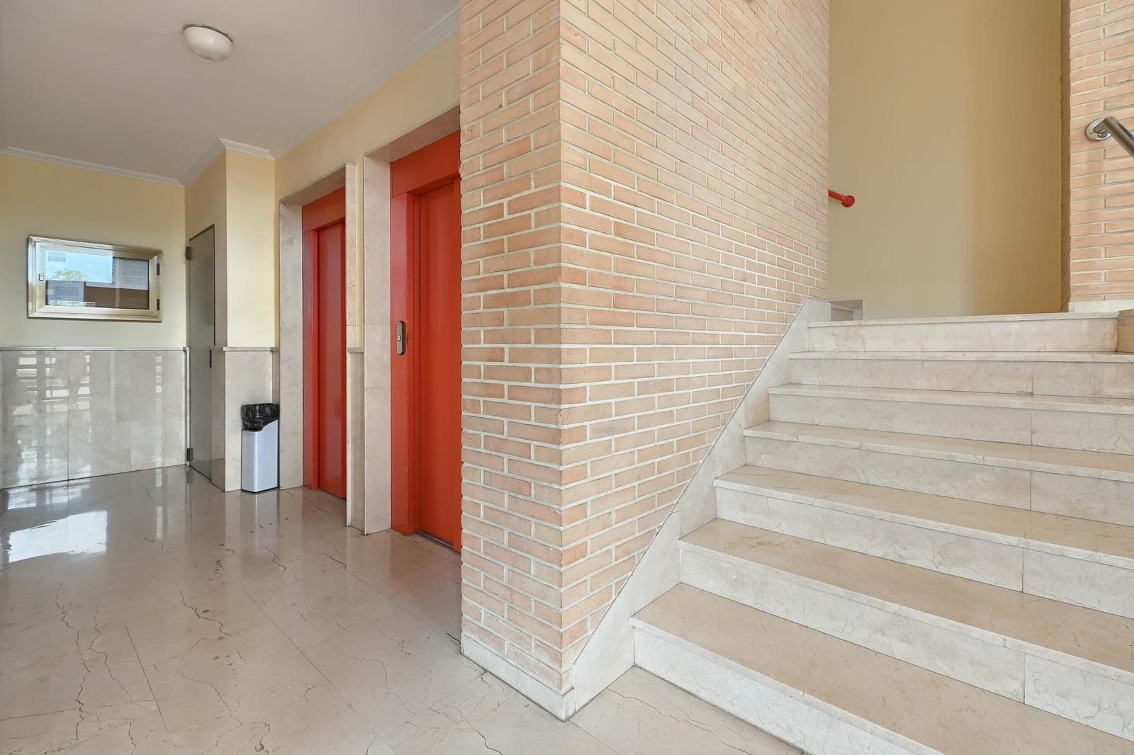 3 soveværelse Lejlighed til leje i Alicante by med swimmingpool garage - € 1.400 (Ref: 9326433)