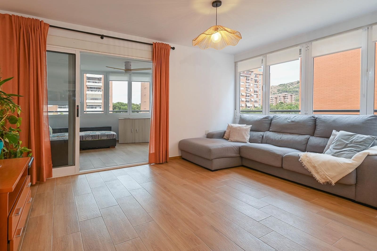 3 soveværelse Lejlighed til leje i Alicante by med swimmingpool garage - € 1.400 (Ref: 9326433)