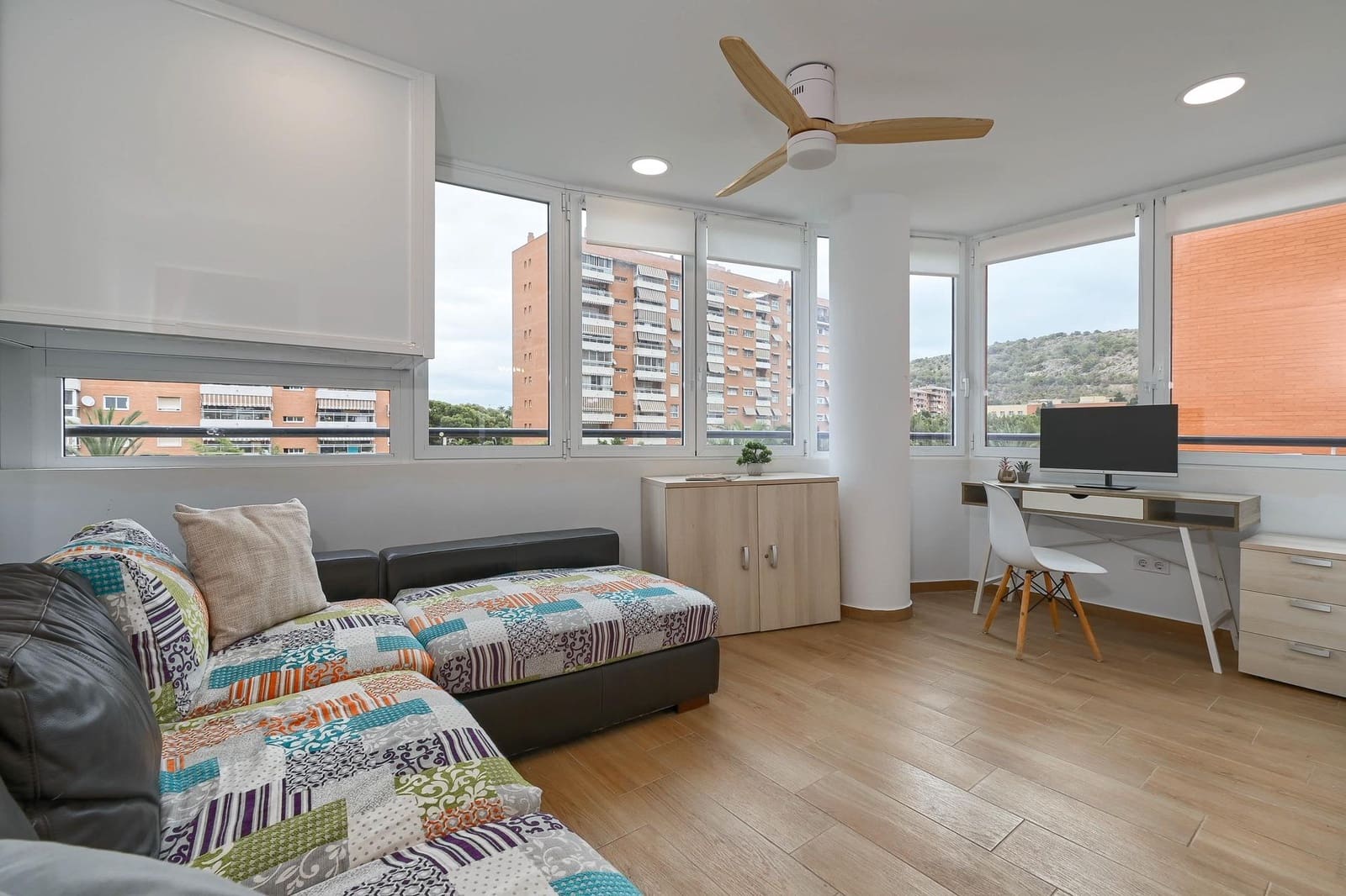 3 soveværelse Lejlighed til leje i Alicante by med swimmingpool garage - € 1.400 (Ref: 9326433)