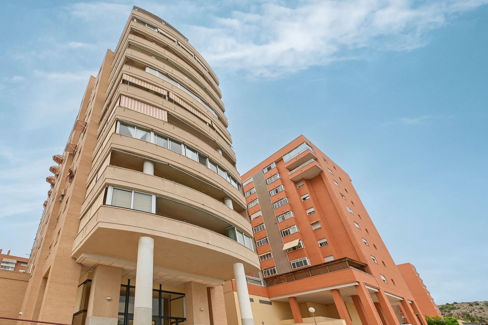 3 soveværelse Lejlighed til leje i Alicante by med swimmingpool garage - € 1.400 (Ref: 9326433)