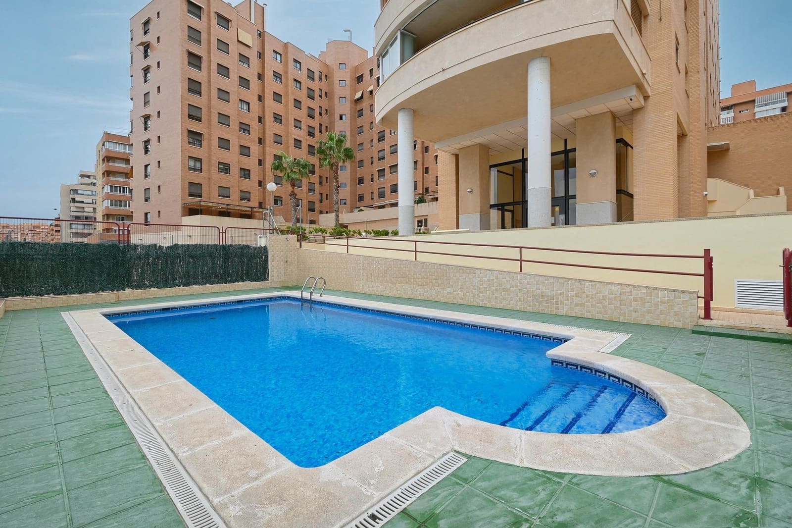 3 soveværelse Lejlighed til leje i Alicante by med swimmingpool garage - € 1.400 (Ref: 9326433)