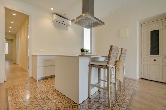 2 bedroom Flat for rent in Barrio del Centro, Alicante / Alacant city - € 1,600 (Ref: 9419671)