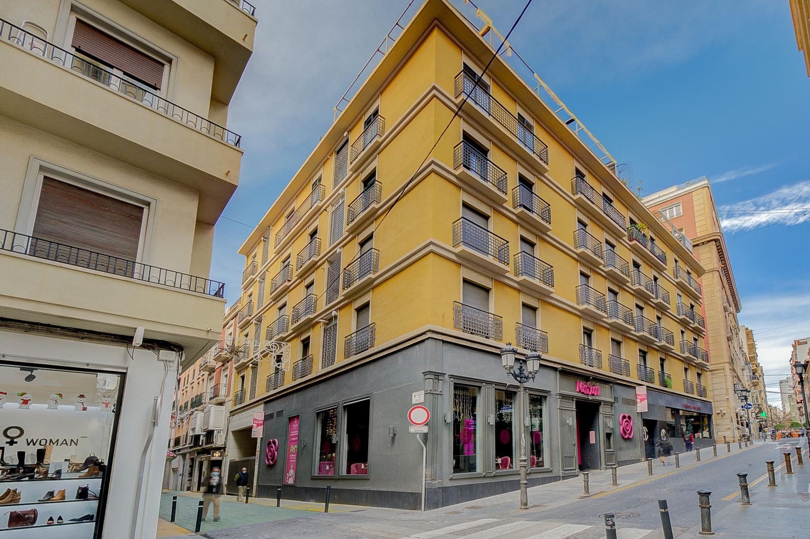 3 bedroom Flat for sale in Alicante / Alacant city with garage - € 379,000 (Ref: 9472946)