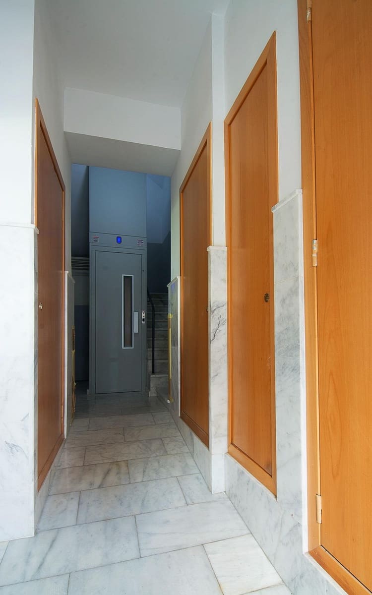 2 bedroom Flat for rent in Alicante / Alacant city - € 1,300 (Ref: 9677438)