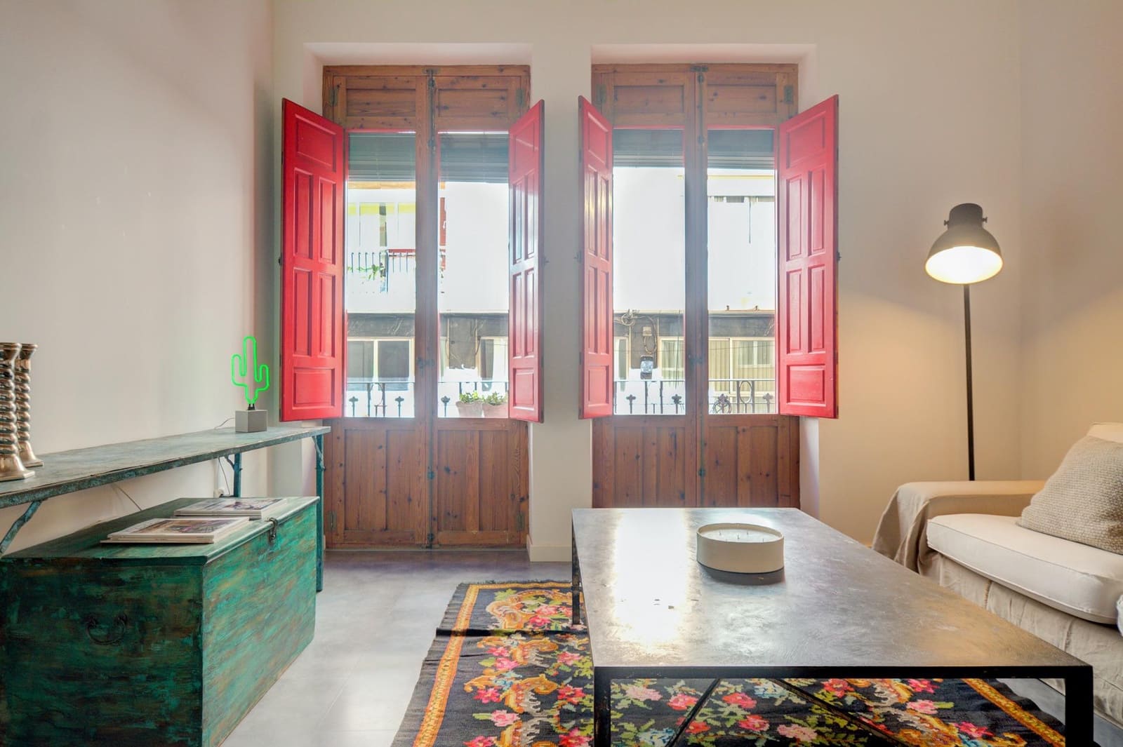 2 bedroom Flat for rent in Alicante / Alacant city - € 1,300 (Ref: 9677438)