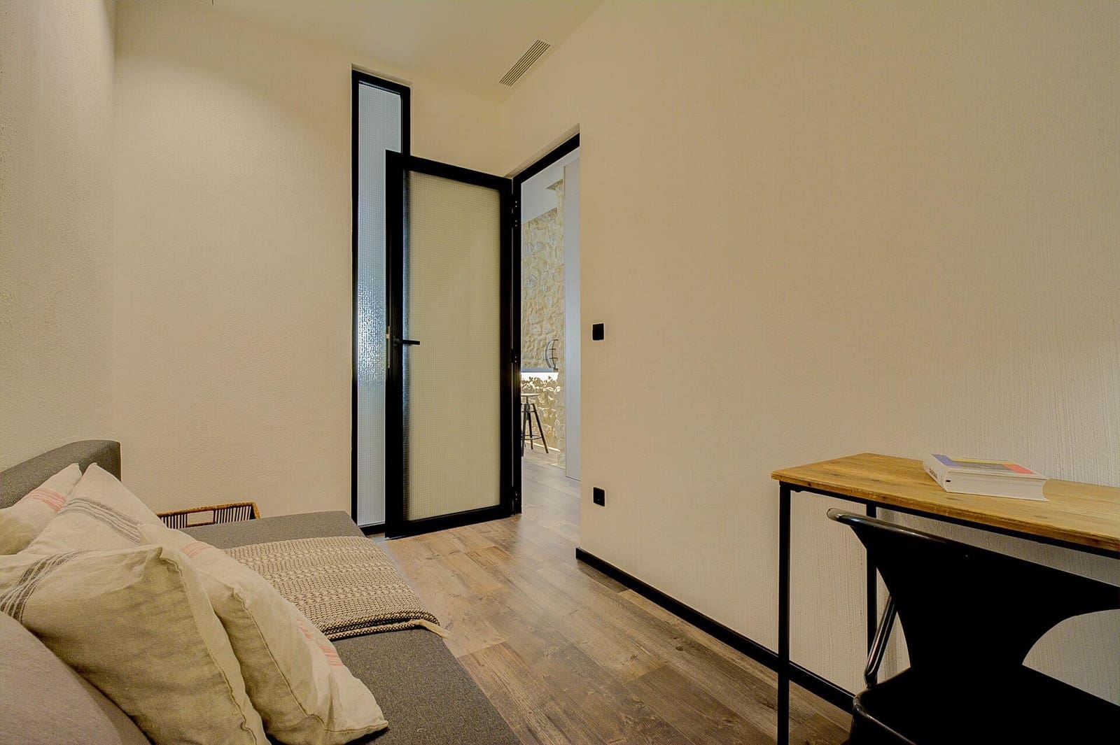2 bedroom Flat for rent in Alicante / Alacant city - € 1,400 (Ref: 9839222)