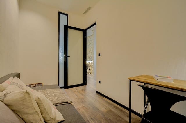 2 bedroom Flat for rent in Mercado, Alicante / Alacant city - € 1,400 (Ref: 9839222)