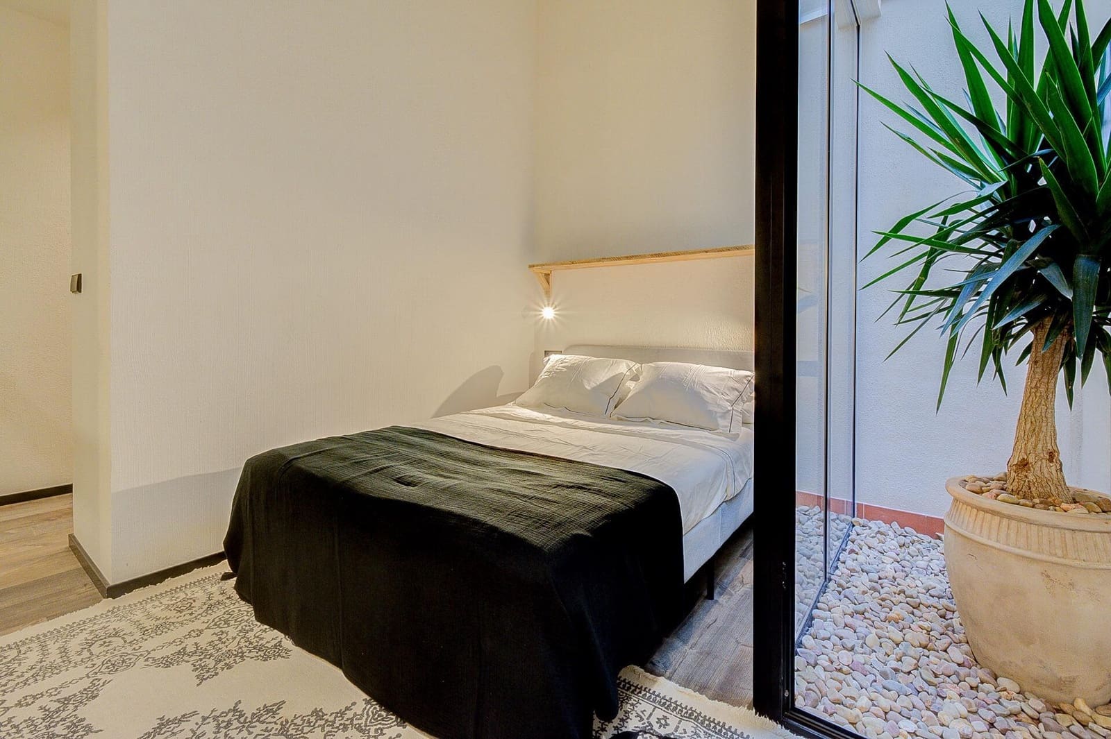 2 bedroom Flat for rent in Alicante / Alacant city - € 1,400 (Ref: 9839222)