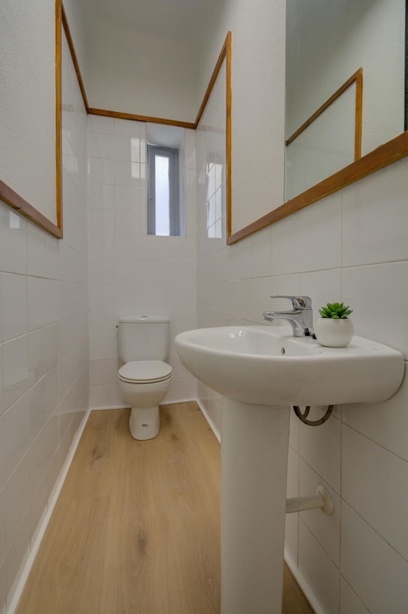 2 soveværelse Kontor til leje i Alicante by - € 1.400 (Ref: 9884761)