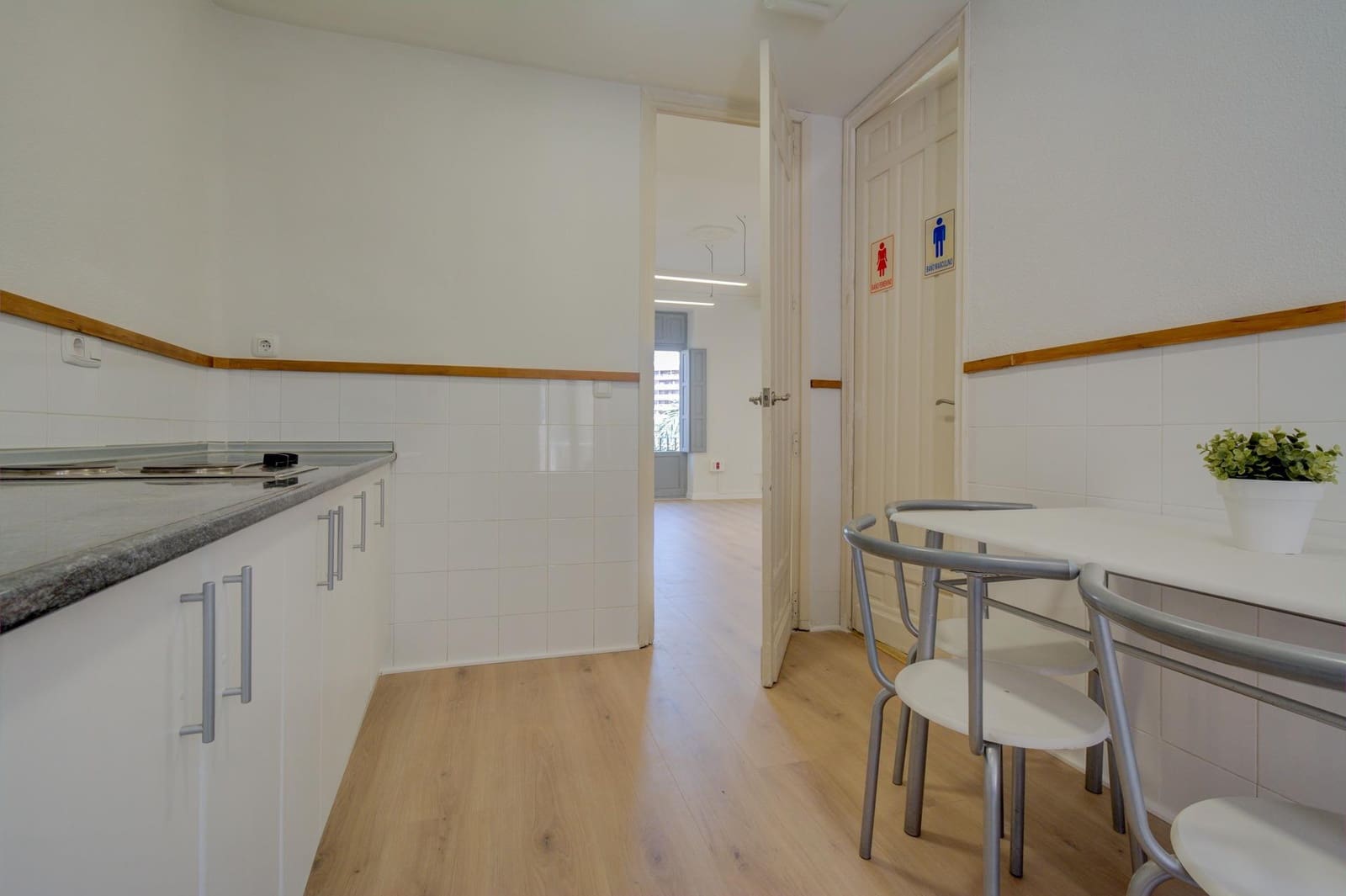 2 soveværelse Kontor til leje i Alicante by - € 1.400 (Ref: 9884761)