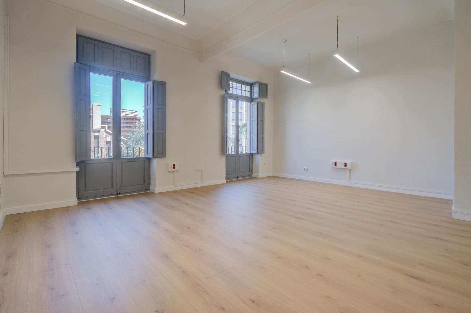 2 soveværelse Kontor til leje i Alicante by - € 1.400 (Ref: 9884761)