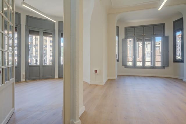 2 soveværelse Kontor til leje i Barrio del Centro, Alicante by - € 1.400 (Ref: 9884761)