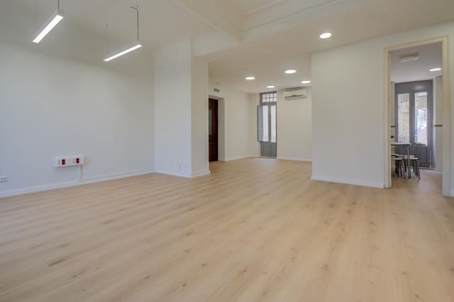 2 soveværelse Kontor til leje i Barrio del Centro, Alicante by - € 1.400 (Ref: 9884761)