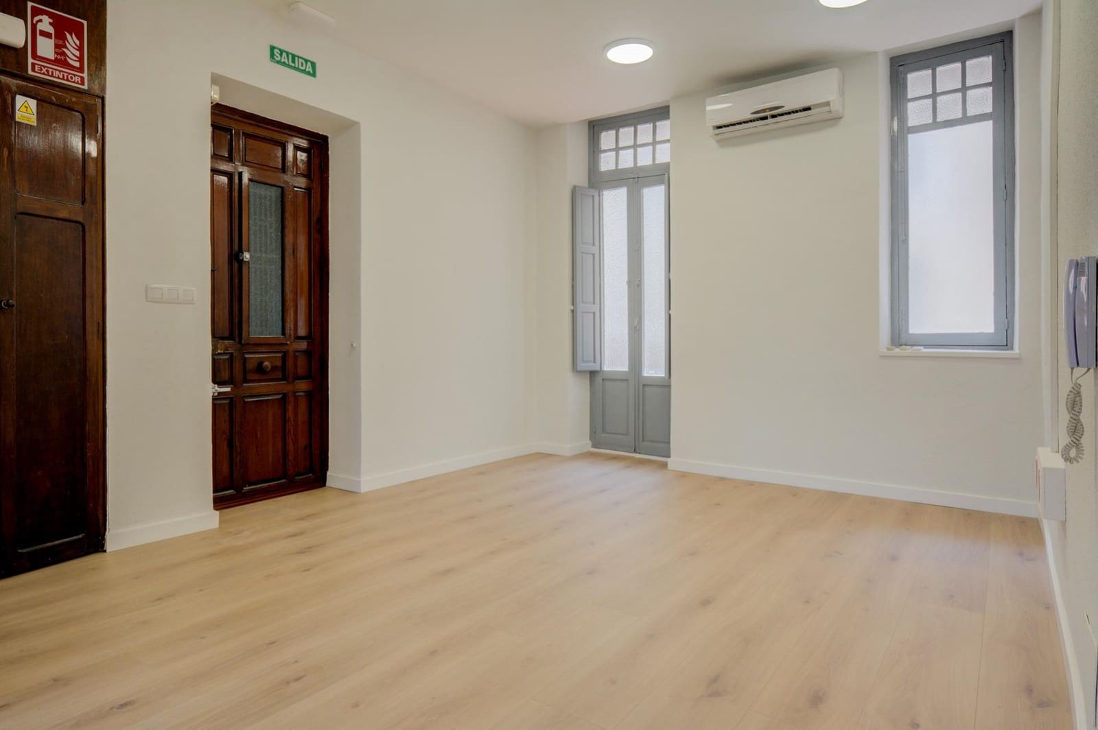 2 soveværelse Kontor til leje i Alicante by - € 1.400 (Ref: 9884761)