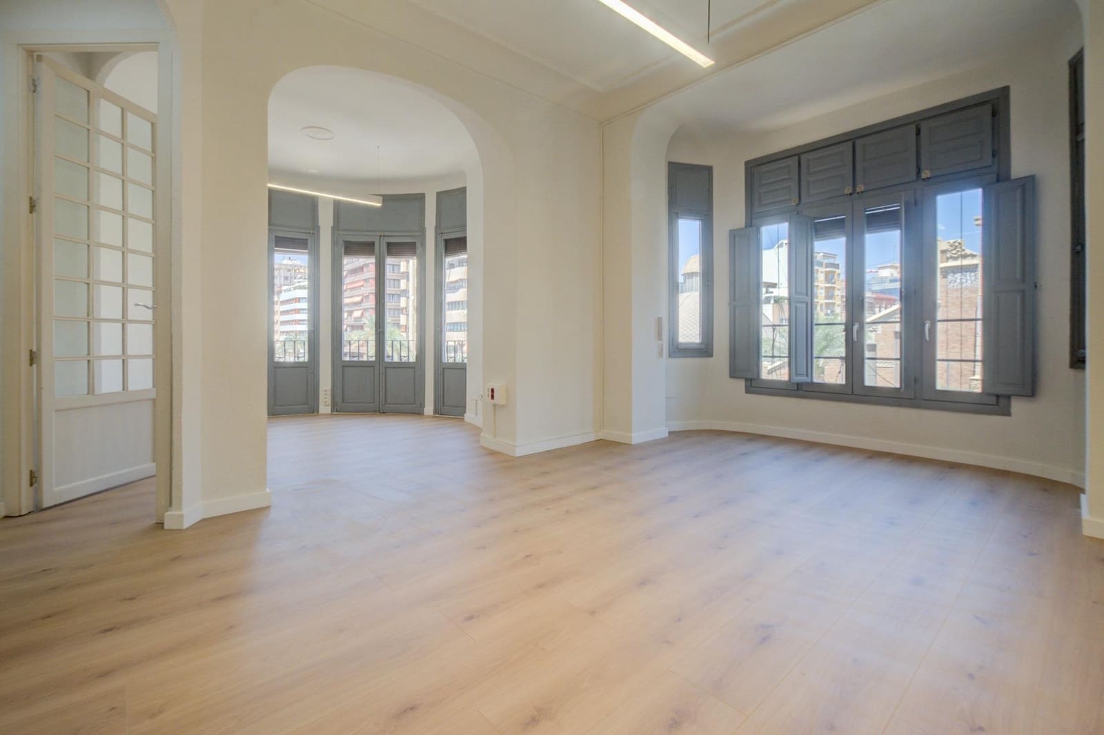 2 soveværelse Kontor til leje i Alicante by - € 1.400 (Ref: 9884761)