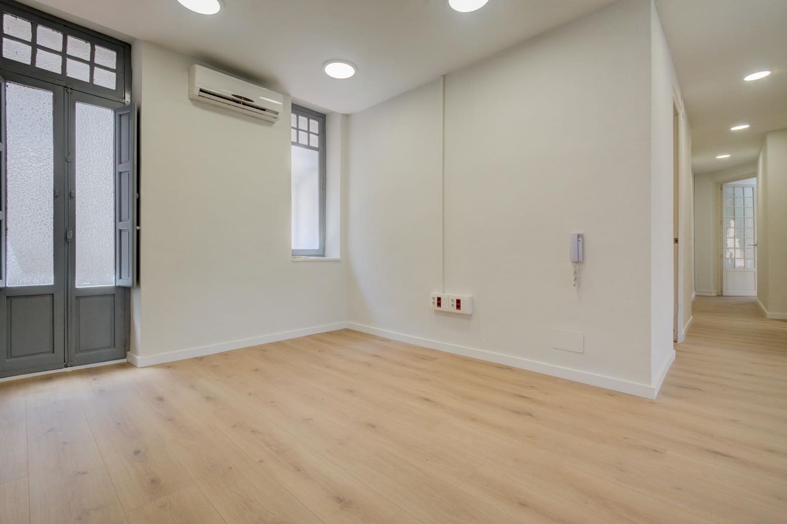 2 soveværelse Kontor til leje i Alicante by - € 1.400 (Ref: 9884761)