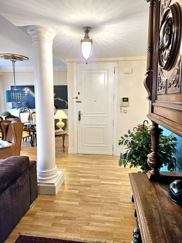 4 bedroom Flat for sale in Zaragoza city - € 780,000 (Ref: 9412637)