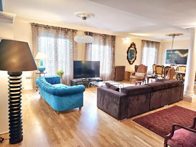 4 bedroom Flat for sale in Zaragoza city - € 780,000 (Ref: 9412637)