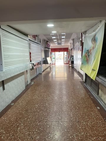 Commercieel te huur in Zaragoza stad - € 12.500 (Ref: 9412799)