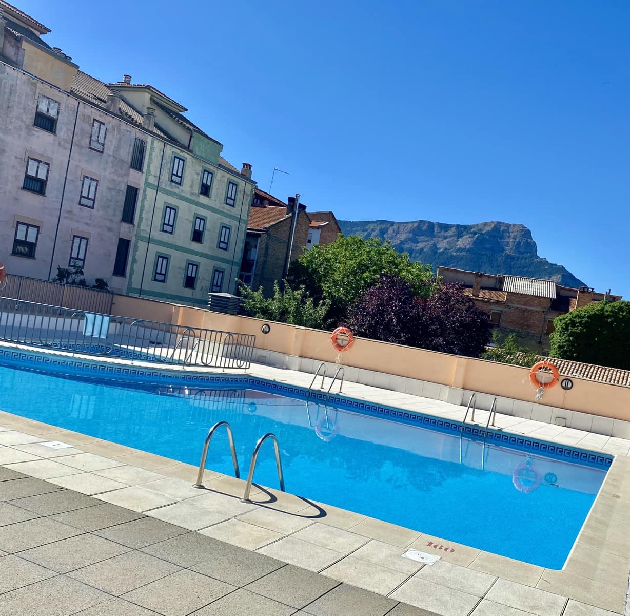 2 sypialnia Apartament na sprzedaż w Jaca z basenem garażem - 365 000 € (Ref: 9413257)