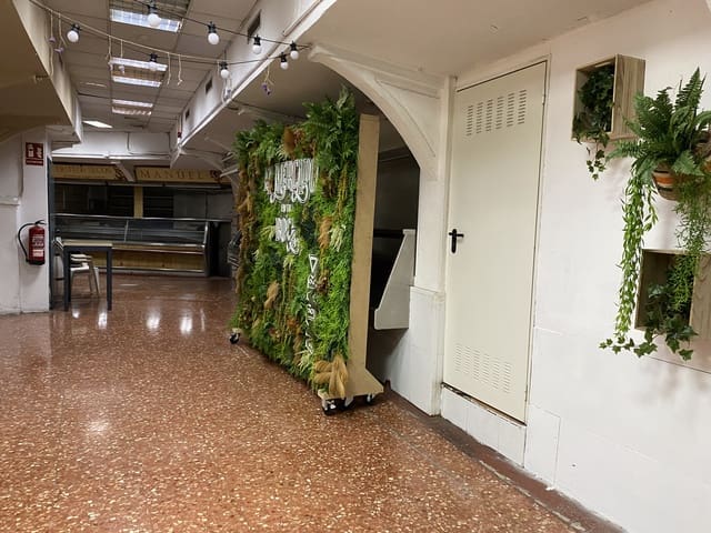 Commercieel te huur in Zaragoza stad met garage - € 6.500 (Ref: 9413262)