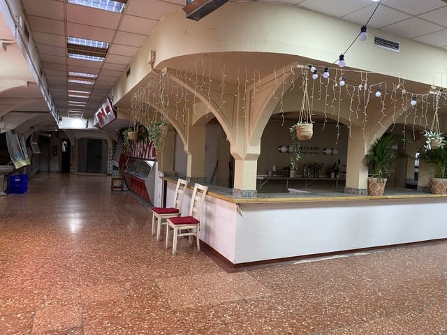 Commercieel te huur in Zaragoza stad met garage - € 6.500 (Ref: 9413262)