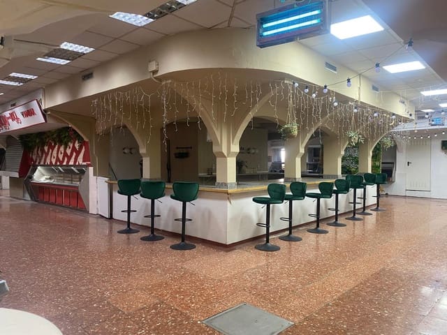 Commercieel te huur in Zaragoza stad met garage - € 6.500 (Ref: 9413262)