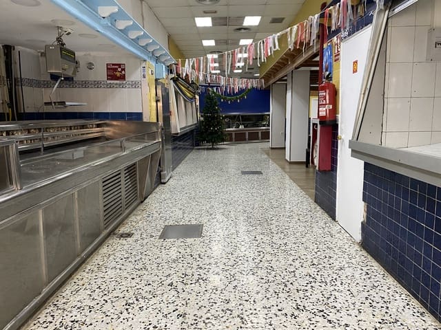 Commercieel te huur in Zaragoza stad - € 6.000 (Ref: 9413456)