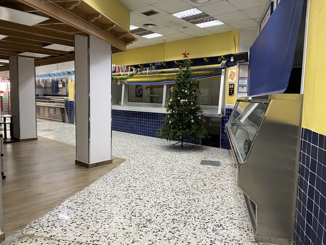 Commercieel te huur in Zaragoza stad - € 6.000 (Ref: 9413456)