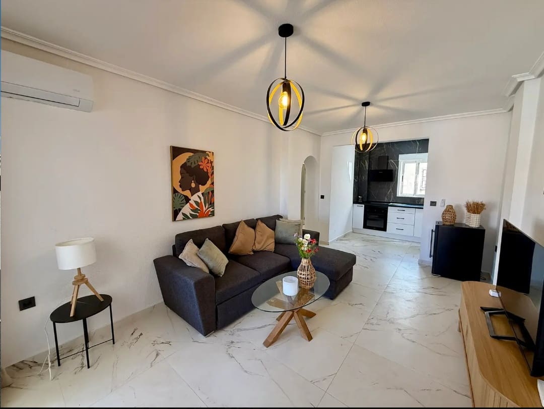 Apartamento de 2 habitaciones en Orihuela en venta con piscina garaje - 200.000 € (Ref: 10054803)
