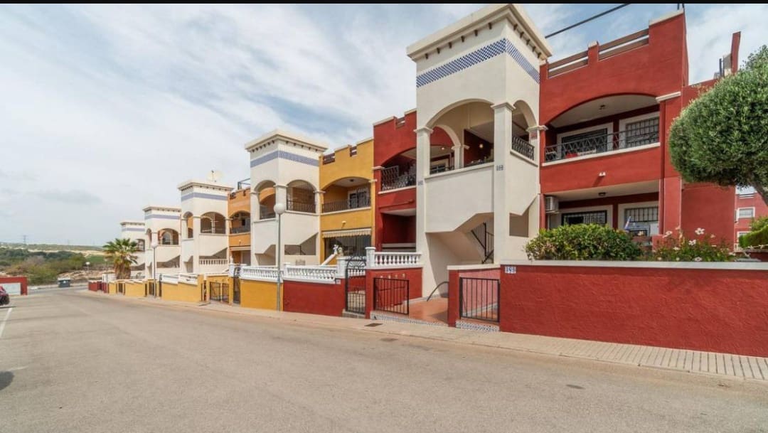 Apartamento de 2 habitaciones en Orihuela en venta con piscina garaje - 200.000 € (Ref: 10054803)