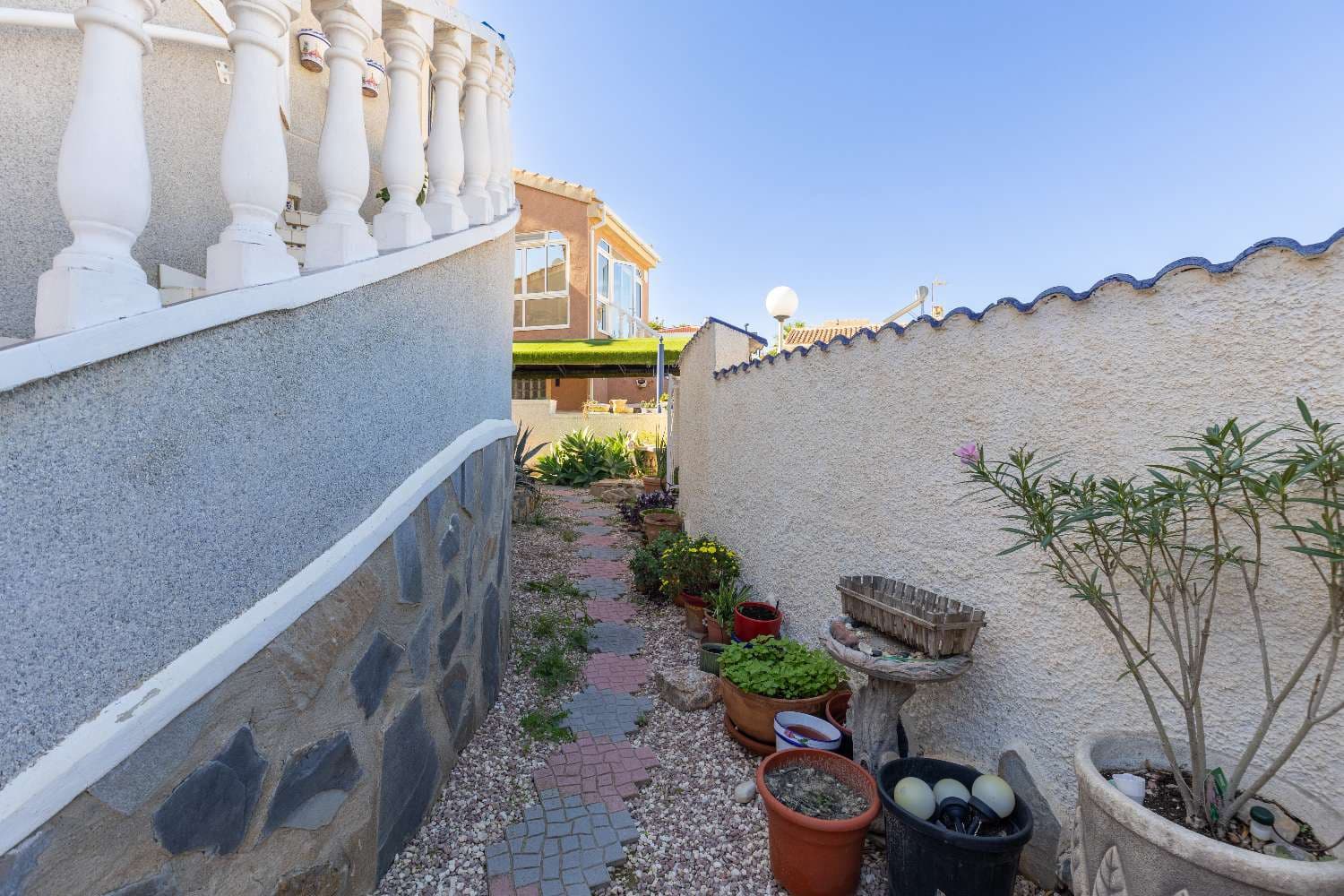 3 bedroom Villa for sale in Ciudad Quesada with garage - € 219,999 (Ref: 9356729)