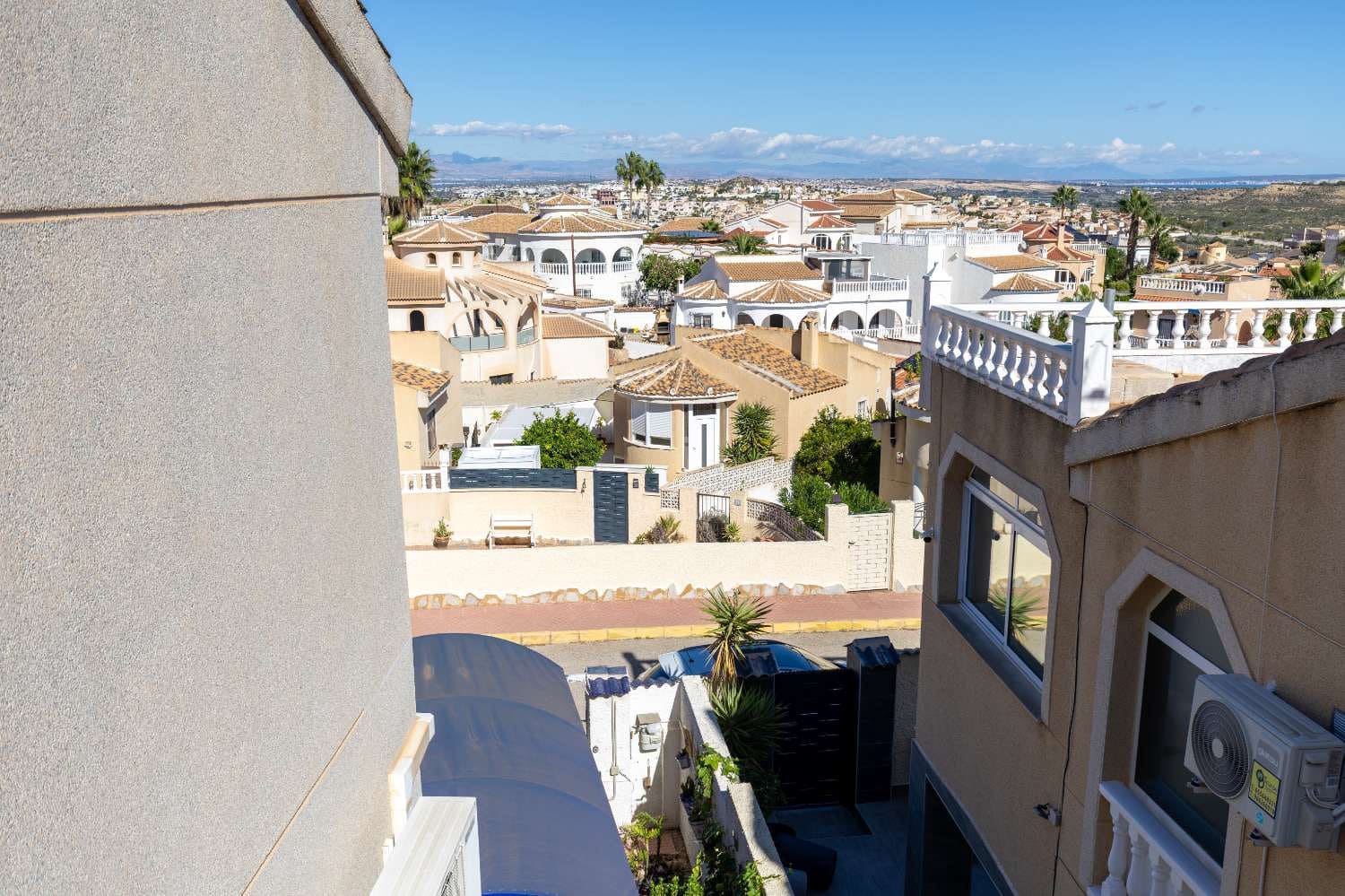 3 bedroom Villa for sale in Ciudad Quesada with garage - € 219,999 (Ref: 9356729)