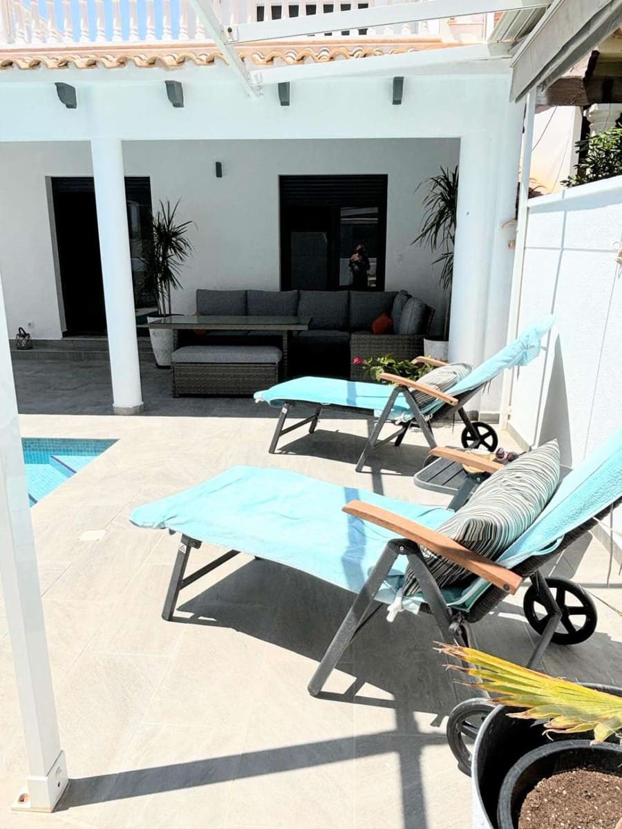 3 chambre Villa/Maison Semi-Mitoyenne à vendre à Orihuela avec piscine garage - 695 000 € (Ref: 9694867)