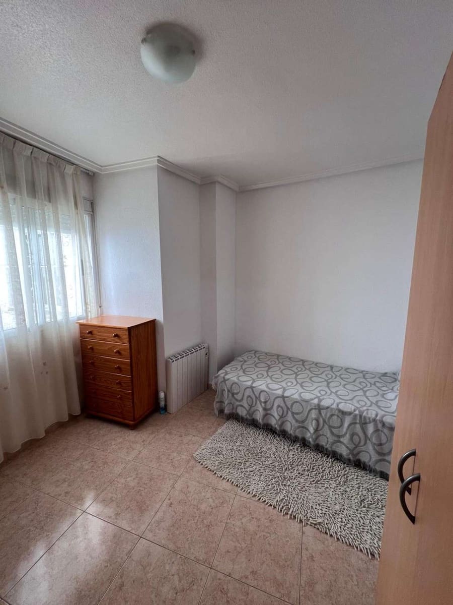 Apartamento de 2 habitaciones en Torrevieja en venta con piscina - 129.999 € (Ref: 9694870)