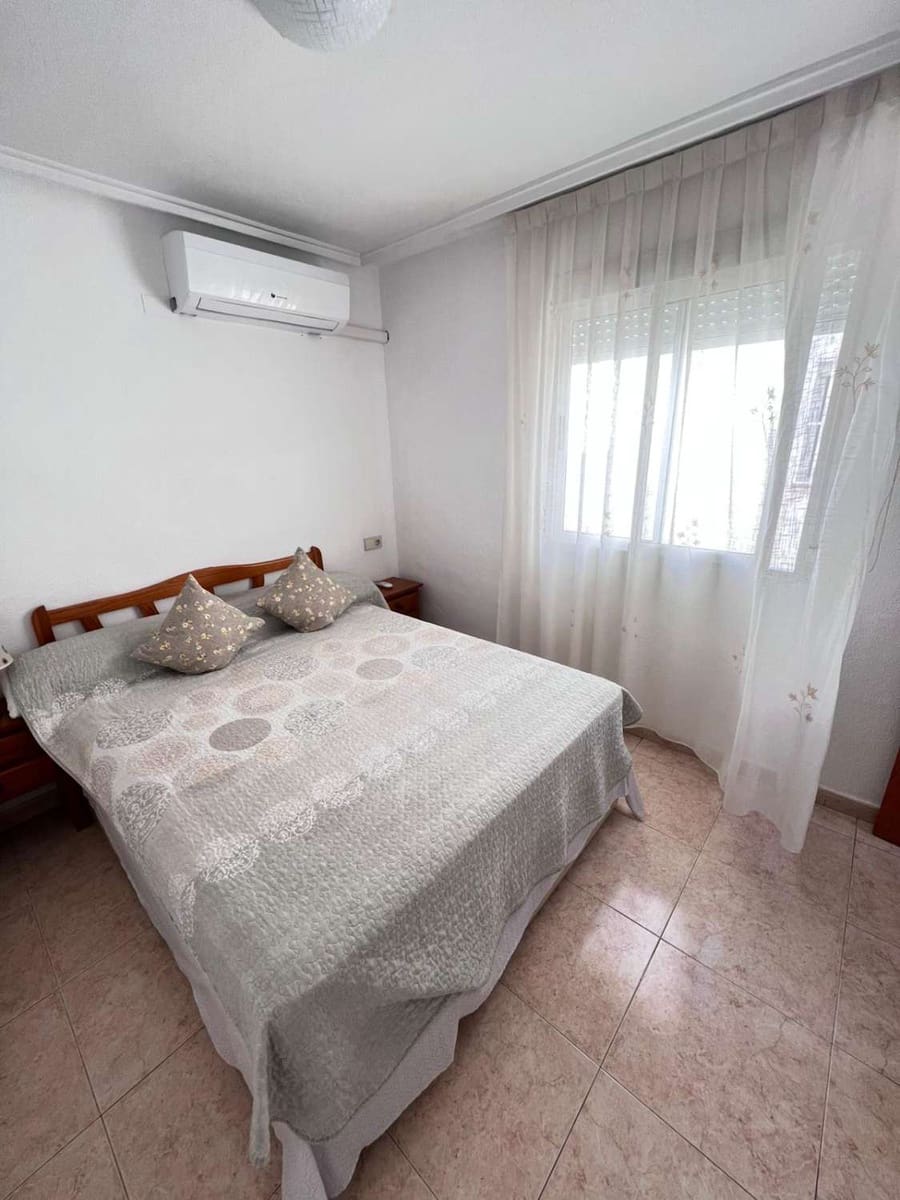 Apartamento de 2 habitaciones en Torrevieja en venta con piscina - 129.999 € (Ref: 9694870)