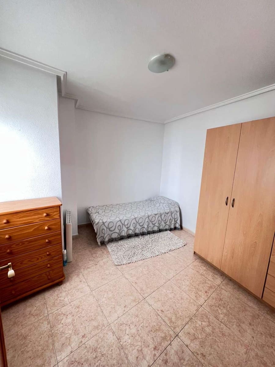 Apartamento de 2 habitaciones en Torrevieja en venta con piscina - 129.999 € (Ref: 9694870)