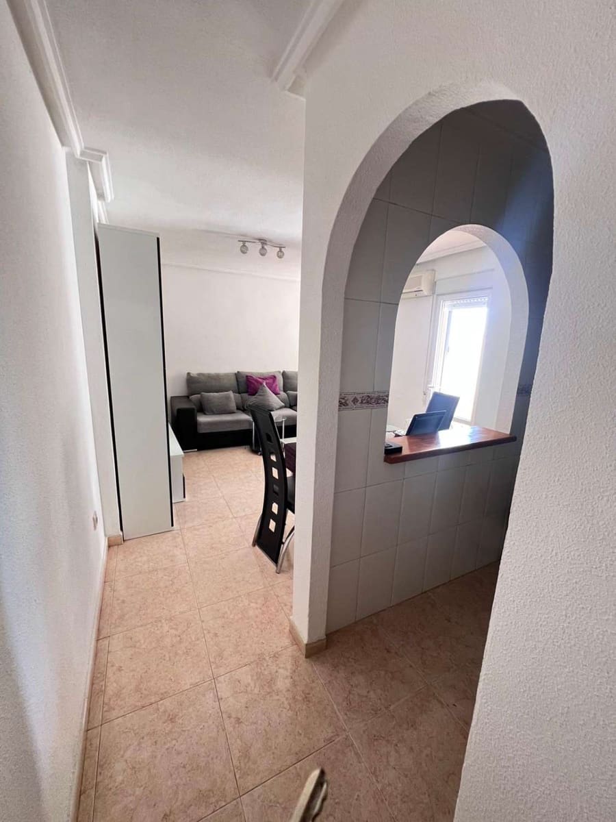 Apartamento de 2 habitaciones en Torrevieja en venta con piscina - 129.999 € (Ref: 9694870)