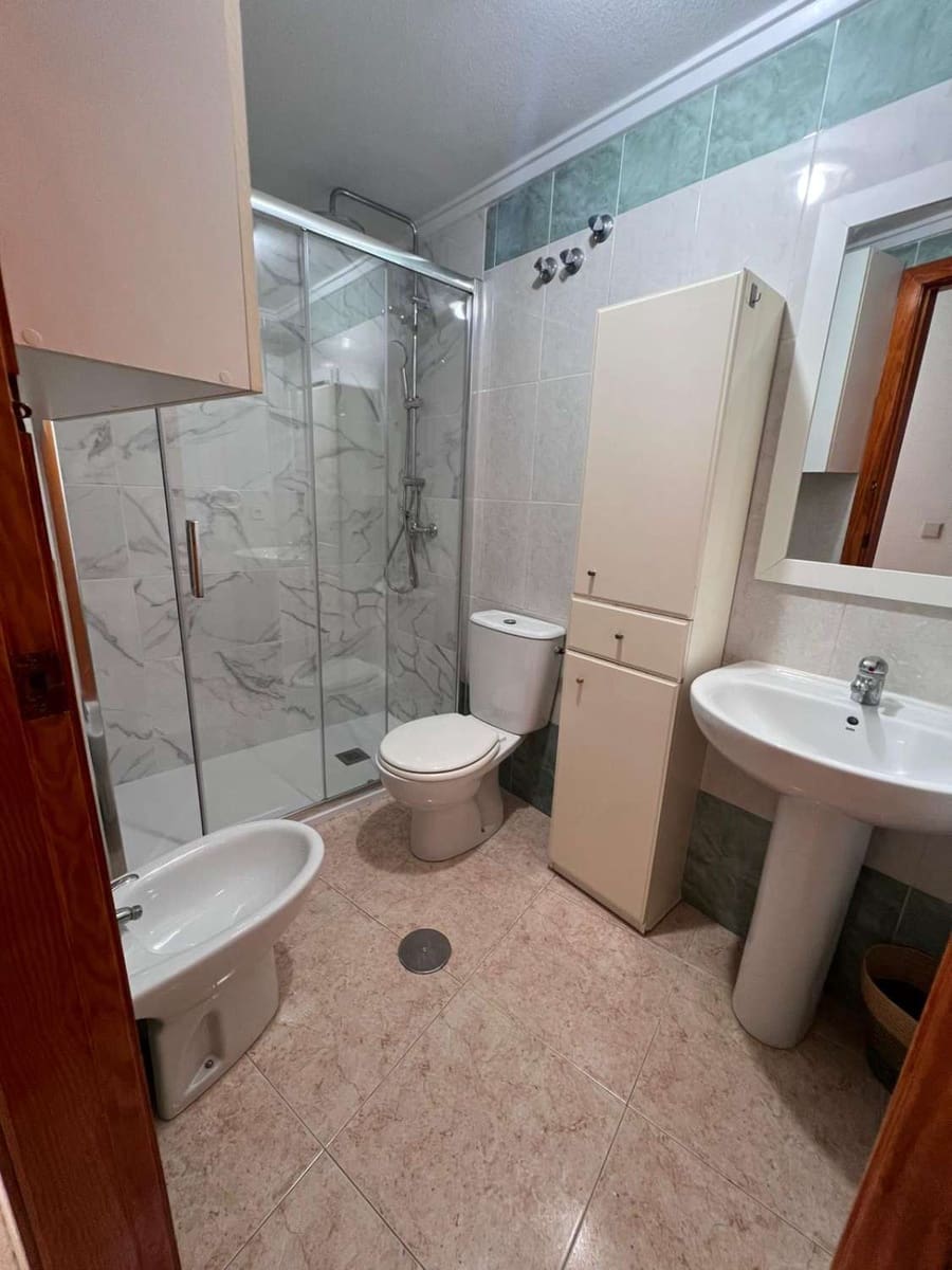 Apartamento de 2 habitaciones en Torrevieja en venta con piscina - 129.999 € (Ref: 9694870)