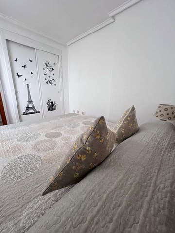 Apartamento de 2 habitaciones en Torrevieja en venta con piscina - 129.999 € (Ref: 9694870)