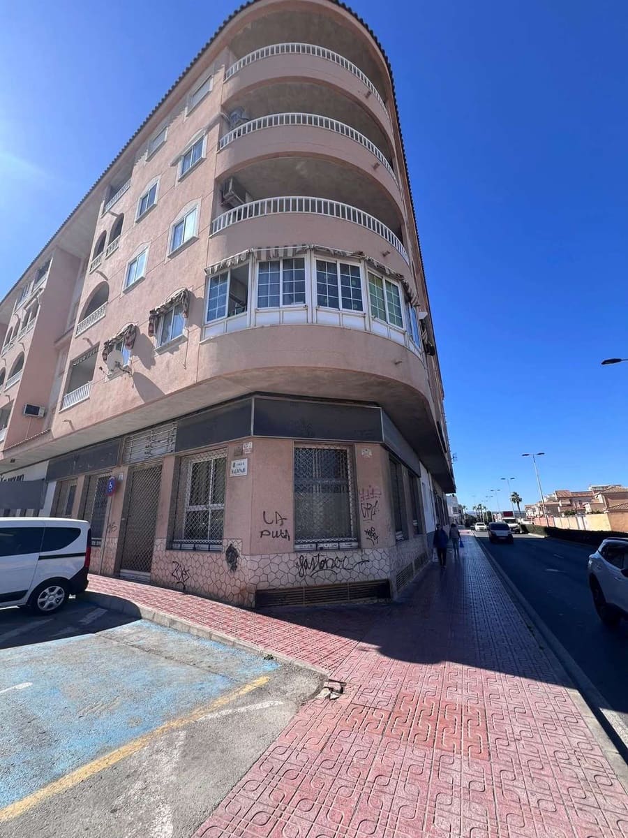 Apartamento de 2 habitaciones en Torrevieja en venta con piscina - 129.999 € (Ref: 9694870)