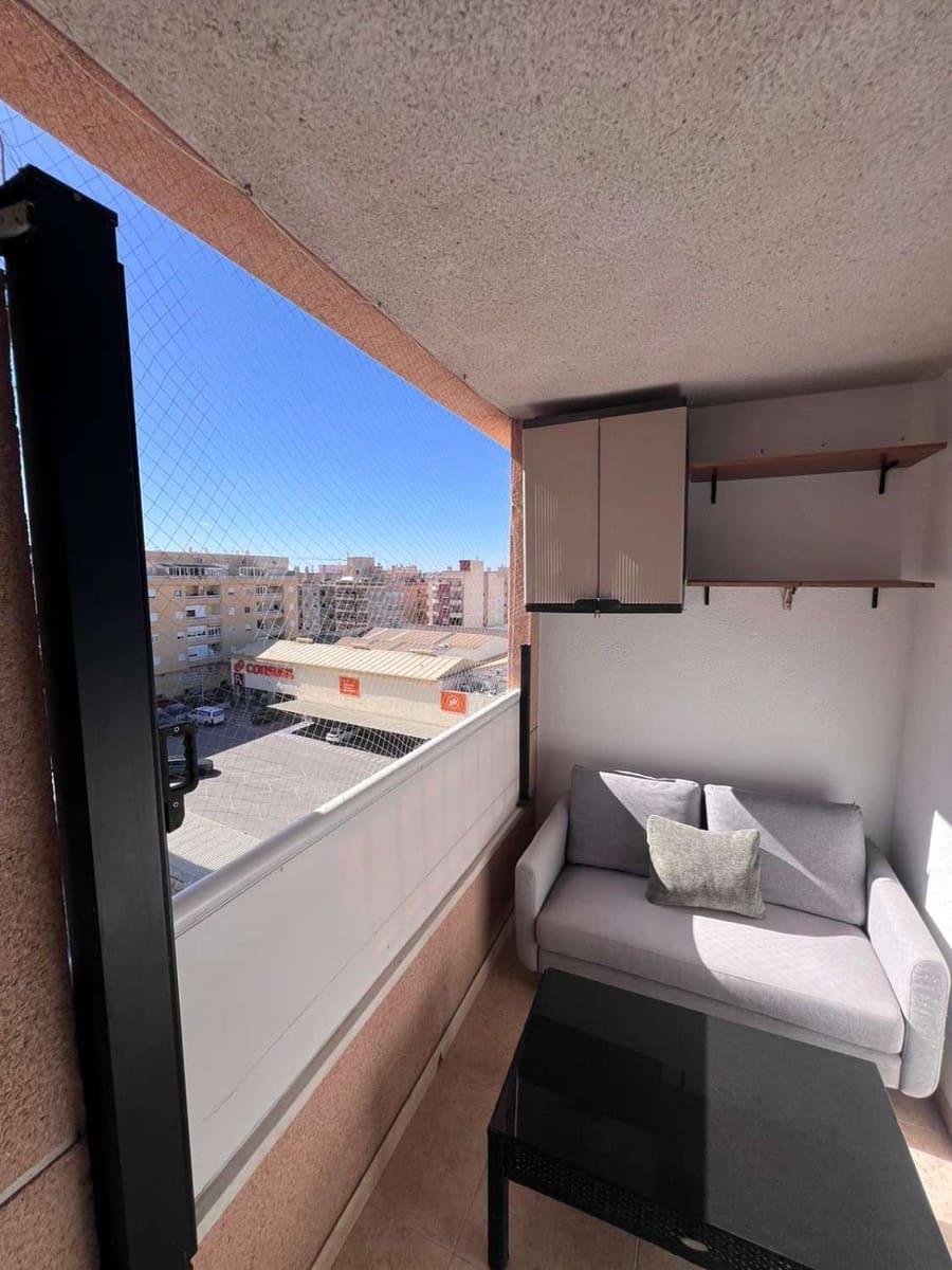 Apartamento de 2 habitaciones en Torrevieja en venta con piscina - 129.999 € (Ref: 9694870)