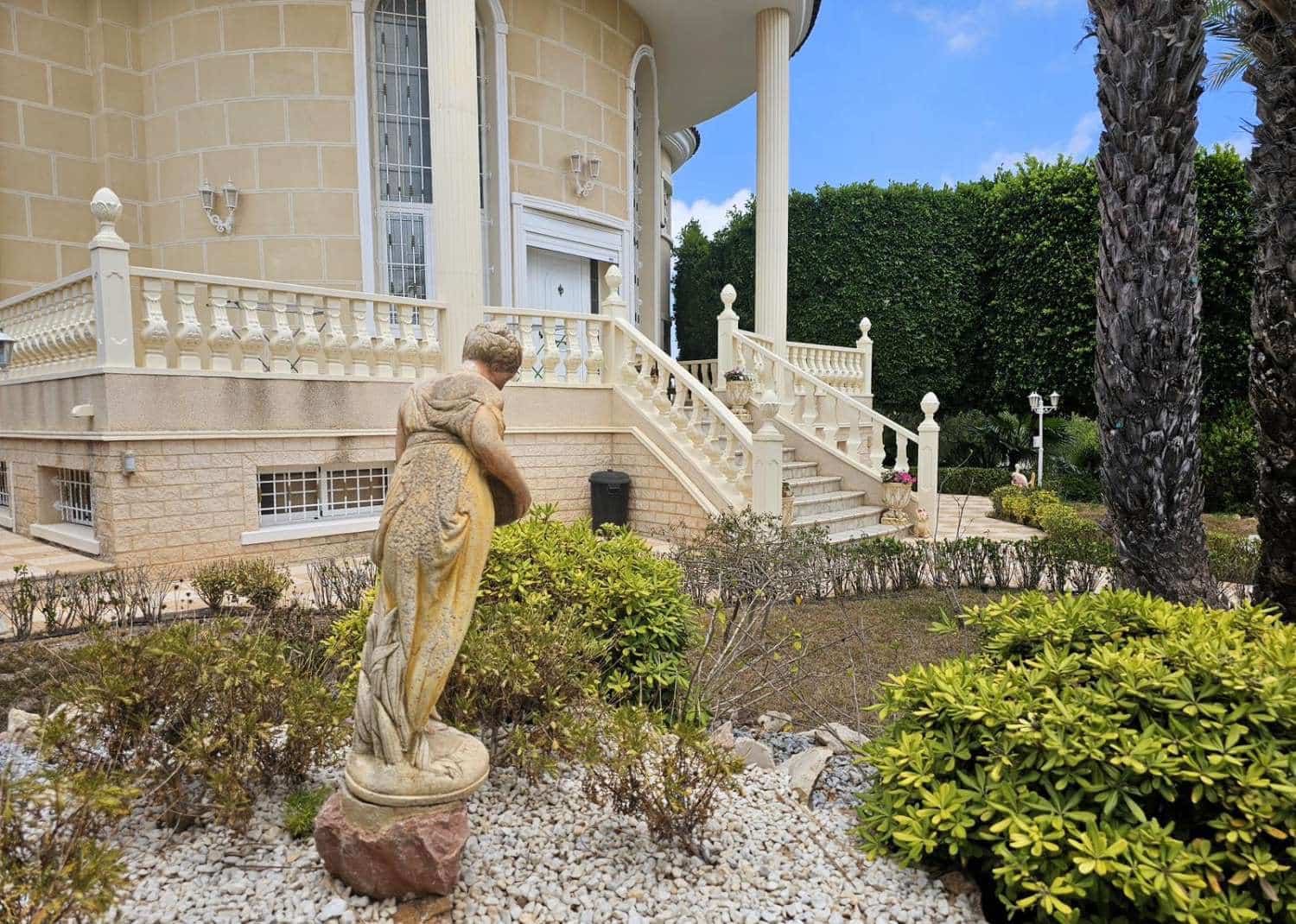 6 quarto Moradia para venda em Ciudad Quesada com piscina - 995 000 € (Ref: 9698698)