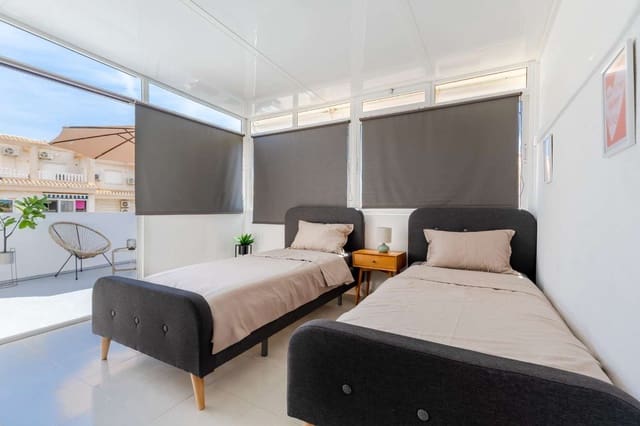   2 soveværelse   ferieLejlighed i Orihuela med   swimmingpool  garage  - € 980 (Ref: 9866674)