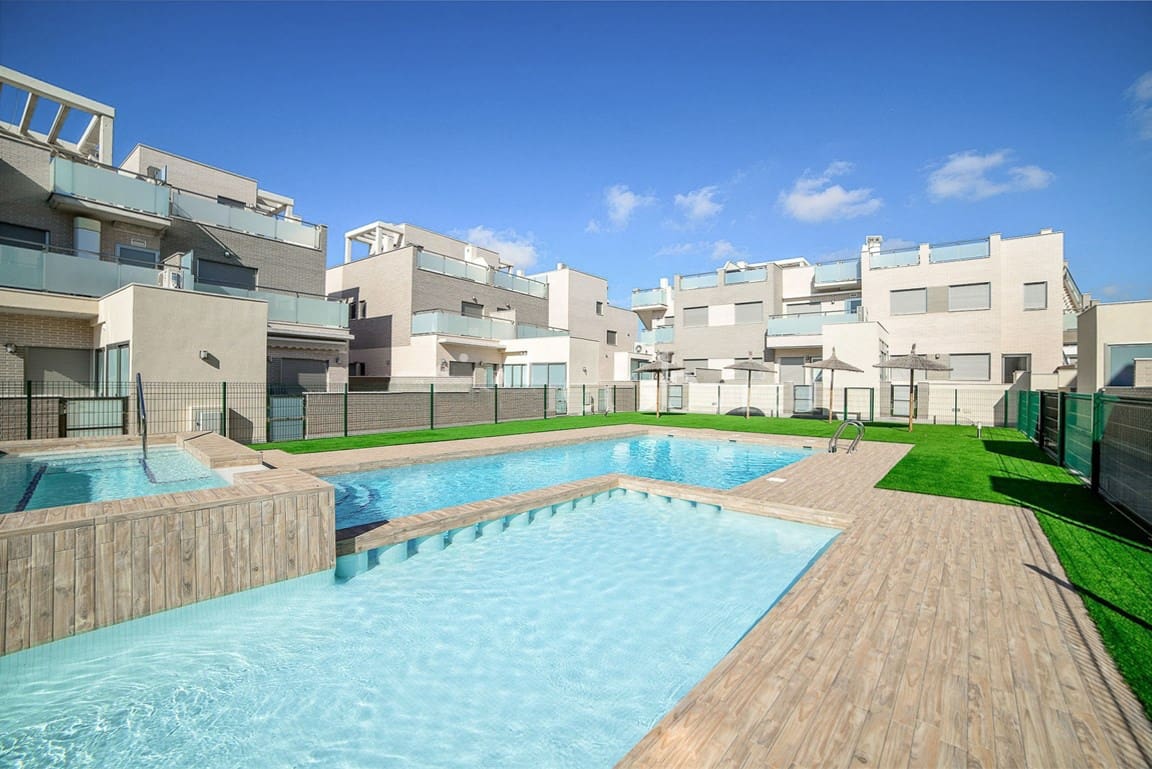 3 slaapkamer Rijtjeshuis te koop in Pilar de la Horadada met zwembad - € 269.000 (Ref: 8742007)