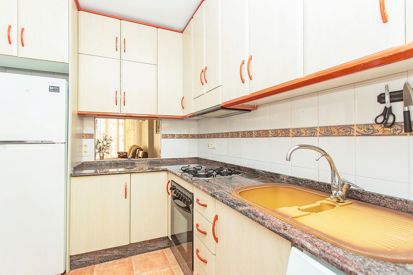 Piso de 3 habitaciones en Torrevieja en venta - 199.900 € (Ref: 9396681)