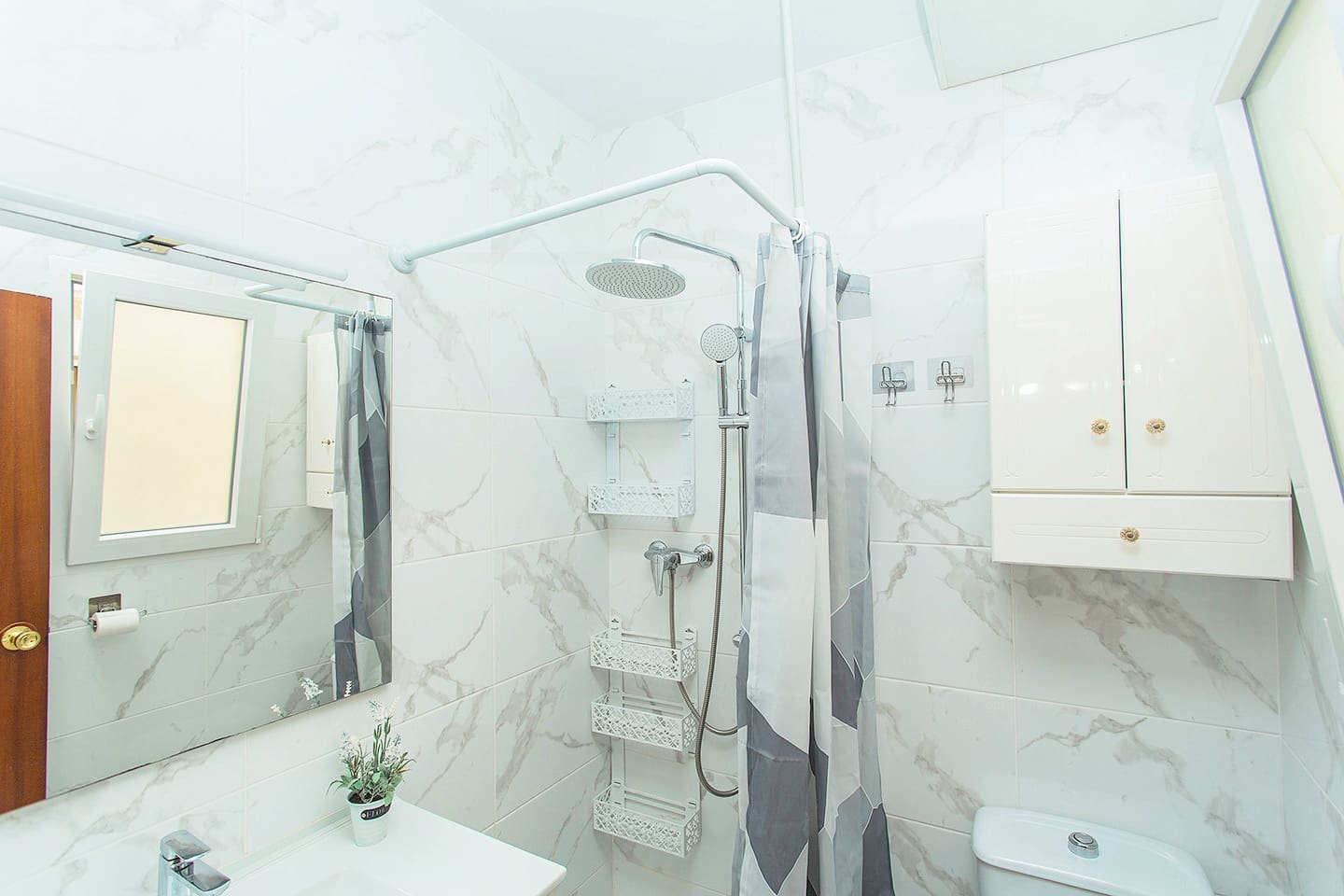 Piso de 3 habitaciones en Torrevieja en venta - 199.900 € (Ref: 9396681)