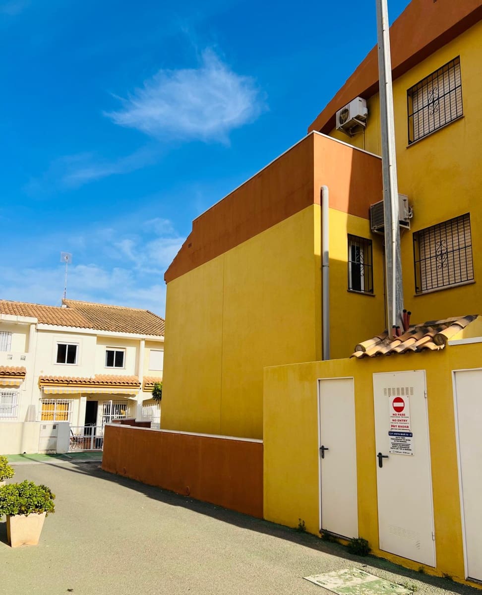 3 soveværelse Rækkehus til salg i Orihuela Costa med swimmingpool - € 219.000 (Ref: 9544399)